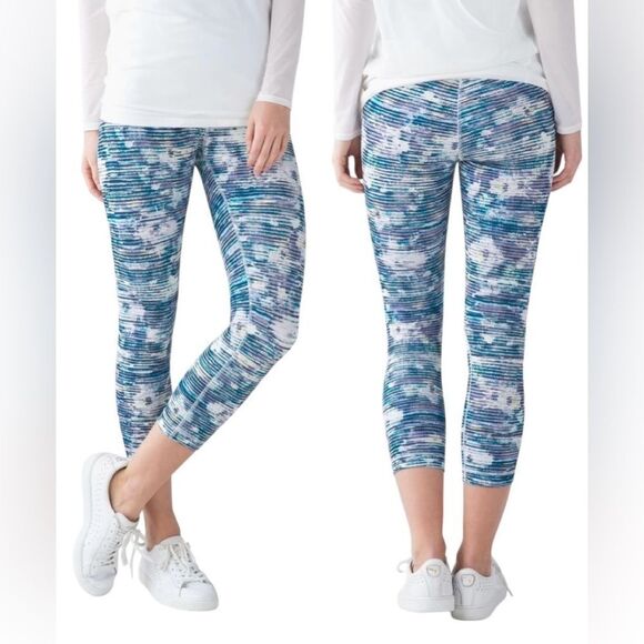 Lululemon Wunder Under
Crop (Hi-Rise) Blurry Belle Multi - Picture 4 of 9
